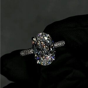 5.8 carat oval moissanite from Giorno Diamonds. Size 4.5.